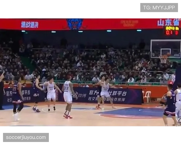 你知道国际篮联对三秒违例的具体判定标准吗?解析规则差异与争议。 你知道国际篮联对三秒违例的具体判定标准吗?解析规则差异与争议。