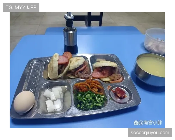 阿尔瓦雷斯又晒早餐,单盘价格顶我一个月房租 阿尔瓦雷斯又晒早餐,单盘价格顶我一个月房租